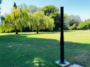 Barrière infrarouge installée pour la protection périmétrique extérieure